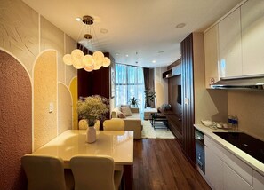 ดีลักซ์อพาร์ทเมนท์, 1 ห้องนอน, วิวเมือง | ลานระเบียง/นอกชาน