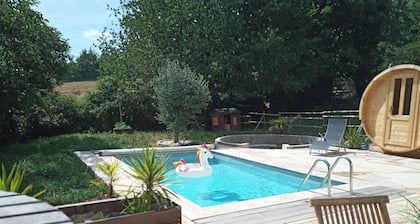 Gite atypique au cĆur d'un Ă©levage de chevaux:piscine,bain nordique,mini ferme.
