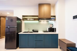 Standard Apartment, 2 Bedrooms | Private kitchen | Fridge, microwave, stovetop