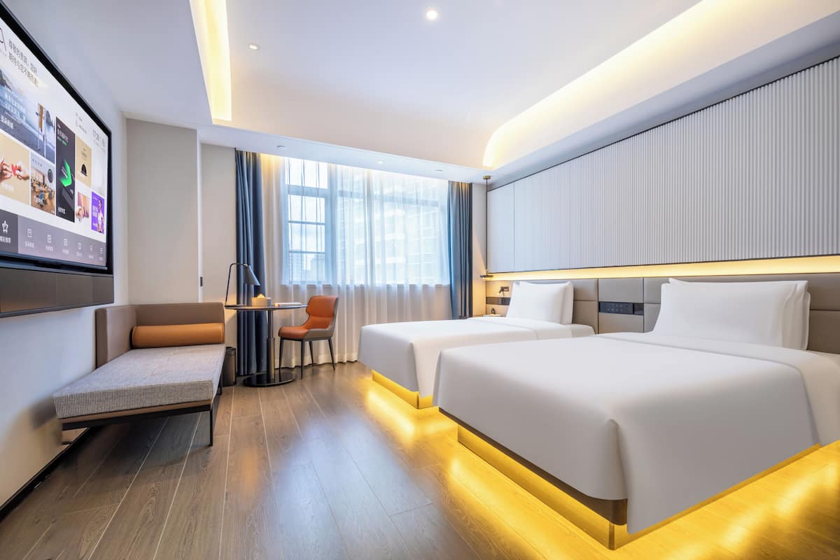 Free minibar, desk, iron/ironing board, free WiFi