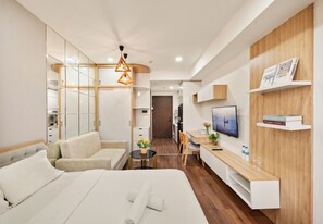 Desk, blackout drapes, iron/ironing board, free WiFi - SaiGon Rivergate (Khanh Hoi)