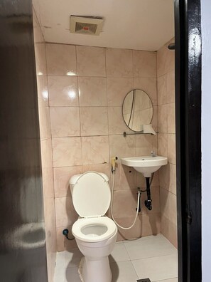 Habitación estándar, vista al jardín | Baño