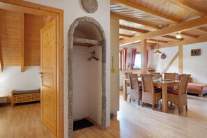 Dining - Apartment '2' with Mountain View, Shared Terrace and Wi-Fi (Triberg im Schwarzwald)