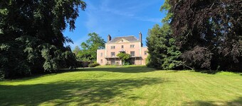 High spec, self contained apartment with garden in Georgian Manor House