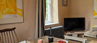 High spec, self contained apartment with garden in Georgian Manor House
