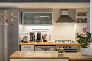 Micro-ondes, four, plaque de cuisson, lave-vaisselle