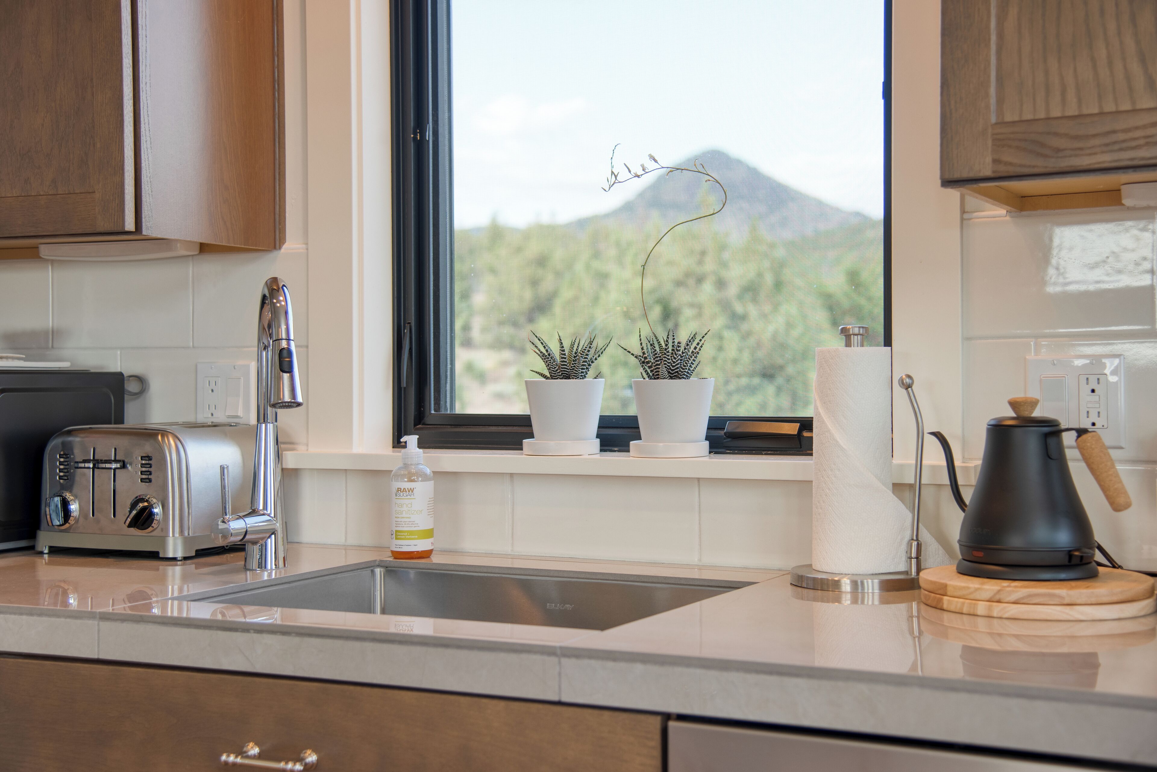 Fridge, microwave, dishwasher, coffee/tea maker