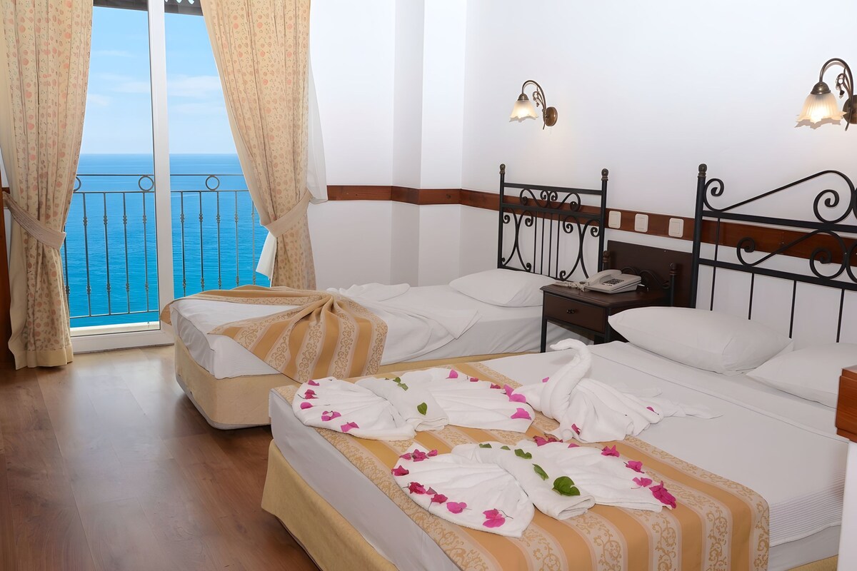 Standard Triple Room, Balcony, Sea View