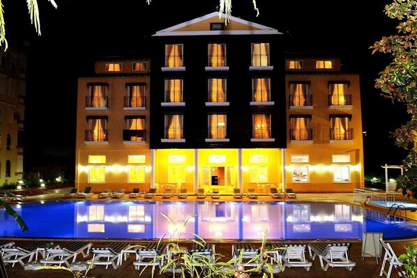 Front of property - şevkibey otel (Alanya)