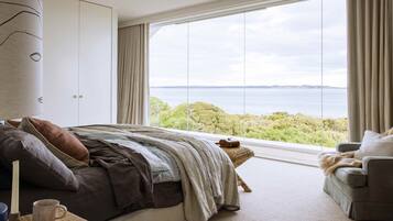 5 quartos, ferros/tábuas de passar roupa, Wi-Fi, roupa de cama