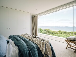 5 bedrooms, iron/ironing board, WiFi, bed sheets - Bellarine’s Finest Luxury Beach Retreat (Queenscliff)