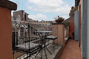 Apartment, 1 King Bed, Balcony | Balcony
