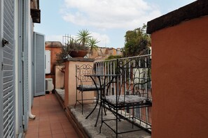 Apartment, 1 King Bed, Balcony | Balcony