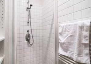 Comfort Apartment, City View | Bathroom