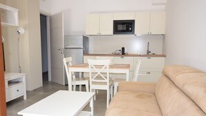 TV - Apartment in Montecucco with 2 bedrooms sleeps 6 (Montecucco)