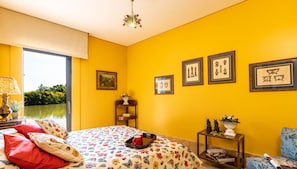 6 bedrooms, travel crib, free WiFi