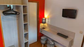 Kolmen hengen comfort-huone, näköala laaksoon | Tallelokero huoneessa, työpöytä, ilmainen Wi-Fi