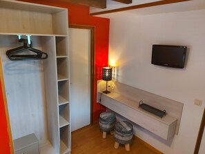 Comfort Triple Room, Valley View | In-room safe, desk, free WiFi