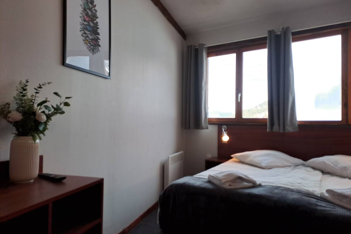 Standard Double Room, Valley View | In-room safe, desk, free WiFi