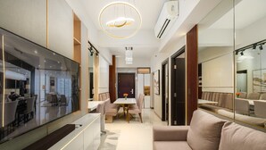 Luxury Condo, Balcony, City View | Living area - Uptown Park Suites Tower 2 (Taguig)