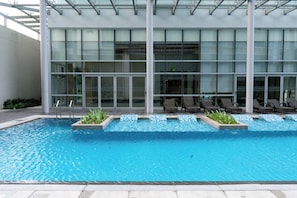 2 outdoor pools - Uptown Park Suites Tower 2 (Taguig)