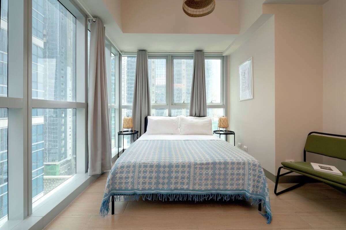 Suite Deluxe, balcon, vue ville | Fer et planche Ă repasser, Wi-Fi gratuit