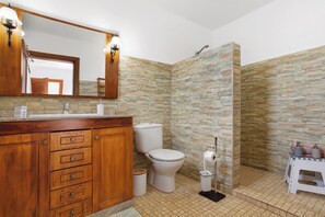 تجهيزات دش، مجففات شعر، مناشف