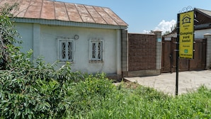 A building with a sign for a camping yard hostel. - Camping Yard Hostel Karakol (Karakol)