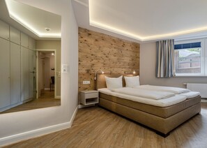 2 bedrooms, in-room safe, desk, iron/ironing board - Kamperhof, App. 5 - Modern vacation apartment with 3 rooms on approx. 87 m², for max. (Sylt)