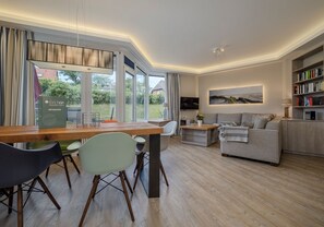 Unclassified image, 3 of 24, button