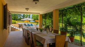 Outdoor dining