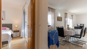 2 chambres, fer et planche à repasser, accès au Wi-Fi (inclus)