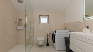 Dusche, Haartrockner, Handtücher