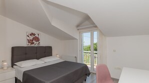 4 habitaciones, tabla de planchar con plancha y wifi gratis 