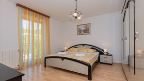 6 bedrooms, iron/ironing board, free WiFi, bed sheets - Villa Stipe - Makarska by Villas Guide (Rastovac)