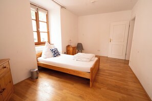 3 camere, ferro/asse da stiro, Wi-Fi