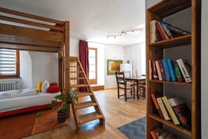 3 bedrooms, iron/ironing board, WiFi