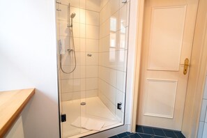 Douche, sèche-cheveux