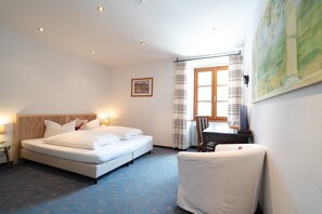 1 bedroom, WiFi - Room 'Double Room 4' with Shared Garden and Wi-Fi (St Blasien)