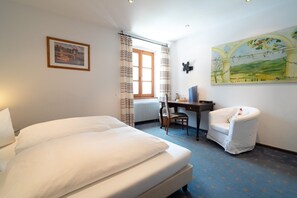 1 bedroom, WiFi - Room 'Double Room 4' with Shared Garden and Wi-Fi (St Blasien)