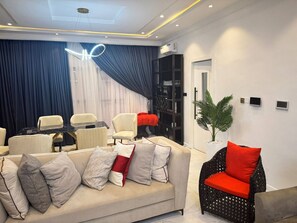 House, 4 Bedrooms, Private Pool, City View | Living room - Serene Oasis in Lagos - Private Pool & Relaxing Ambiance (Lagos)