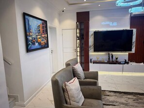 House, 4 Bedrooms, Private Pool, City View | Room amenity