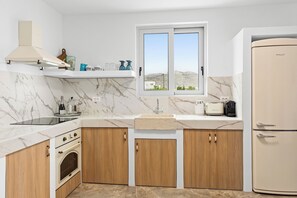 Fridge, oven, stovetop, electric kettle - Le Palme Beach Rhodes- Ocean Pearl Villa (Χαράκι)