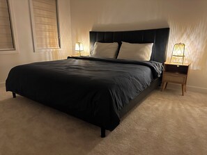 3 slaapkamers, een strijkplank/strijkijzer, gratis wifi, beddengoed