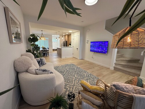 Sol & Sandstone – Mykonos-Inspired Modern Retreat