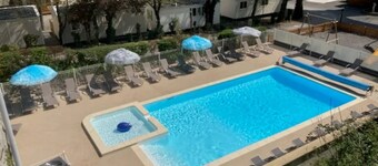 Mobile Home 'Mobil-home Confort B - 1-4 Pers' with Shared Pool