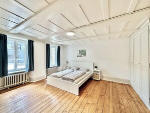 Business Apartment | 書桌、手提電腦工作空間、遮光窗簾/窗簾、熨斗/熨衫板