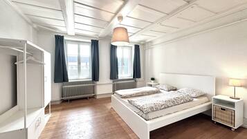 Business Apartment | Schreibtisch, laptopgeeigneter Arbeitsplatz, Verdunkelungsvorhänge