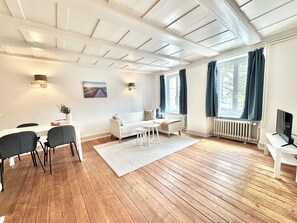 Business Apartment | 起居區 | 平面電視