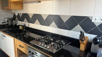 Mikroaaltouuni, uuni, liesi